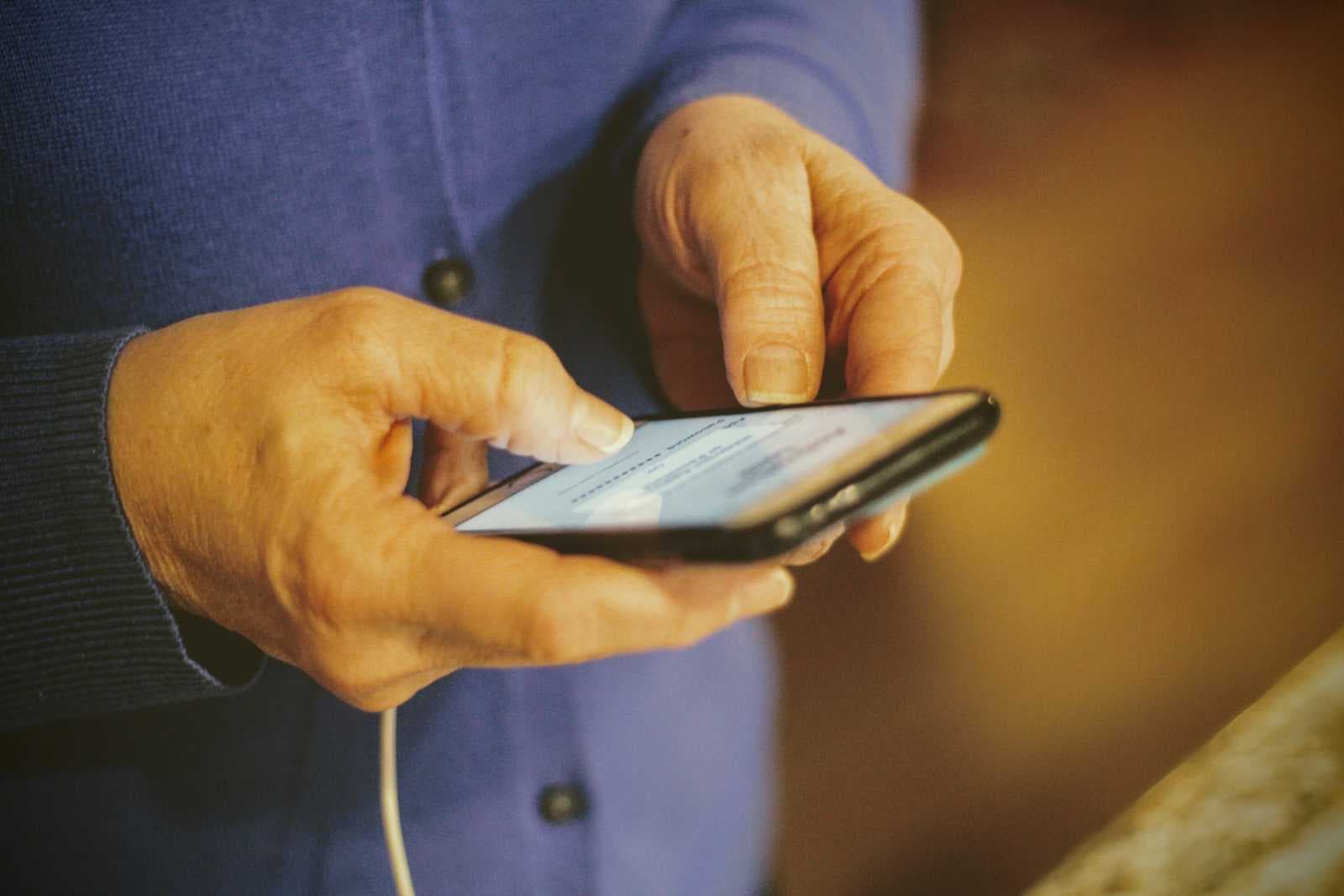 10 Tinder Openers That Actually Get You a Match