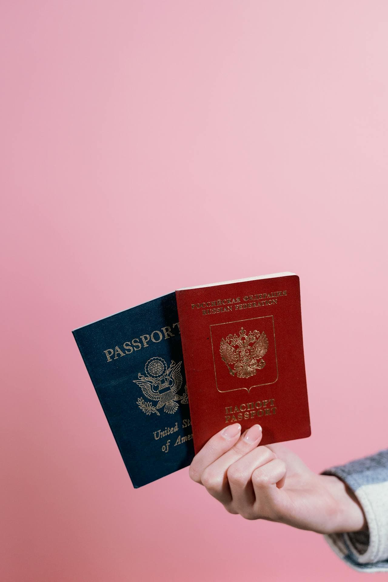 Tinder Abroad: How to Flirt Internationally Without Getting Lost in Translation